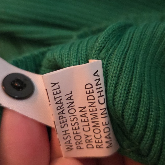 Elegant Green Long Sleeve Dress - Picture 3 of 3